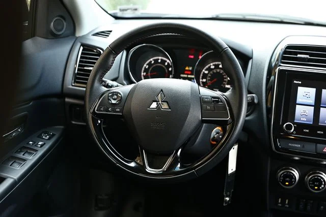 Used 2025 Alloy Silver Metallic Mitsubishi 2.0 LE image 27