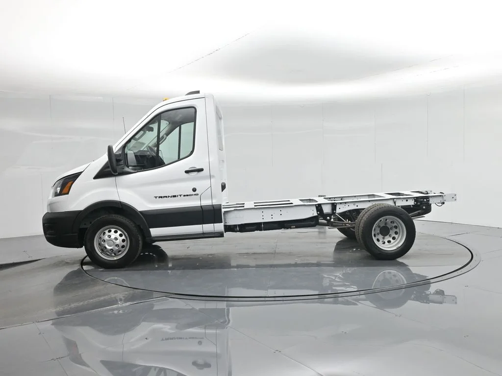 New 2026 Oxford White Ford Base image 21