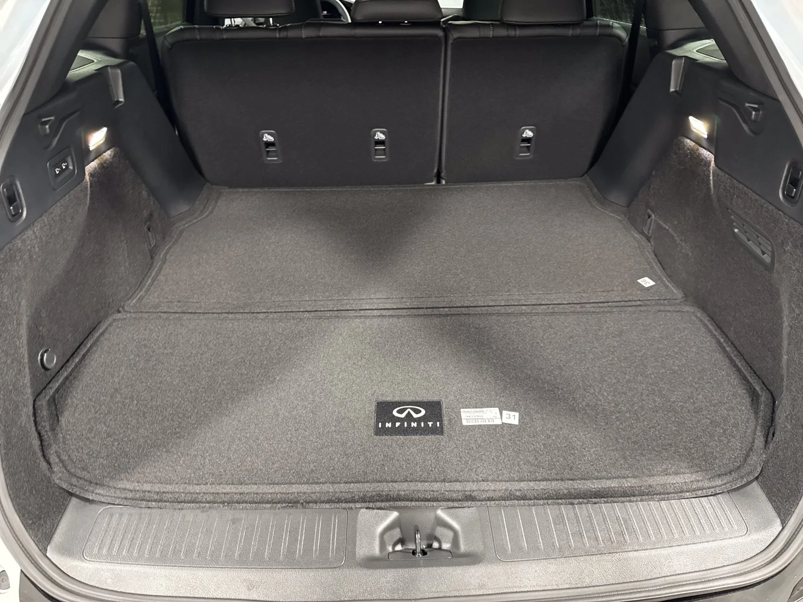New 2027 RADIANT WHITE INFINITI Luxe AWD image 24