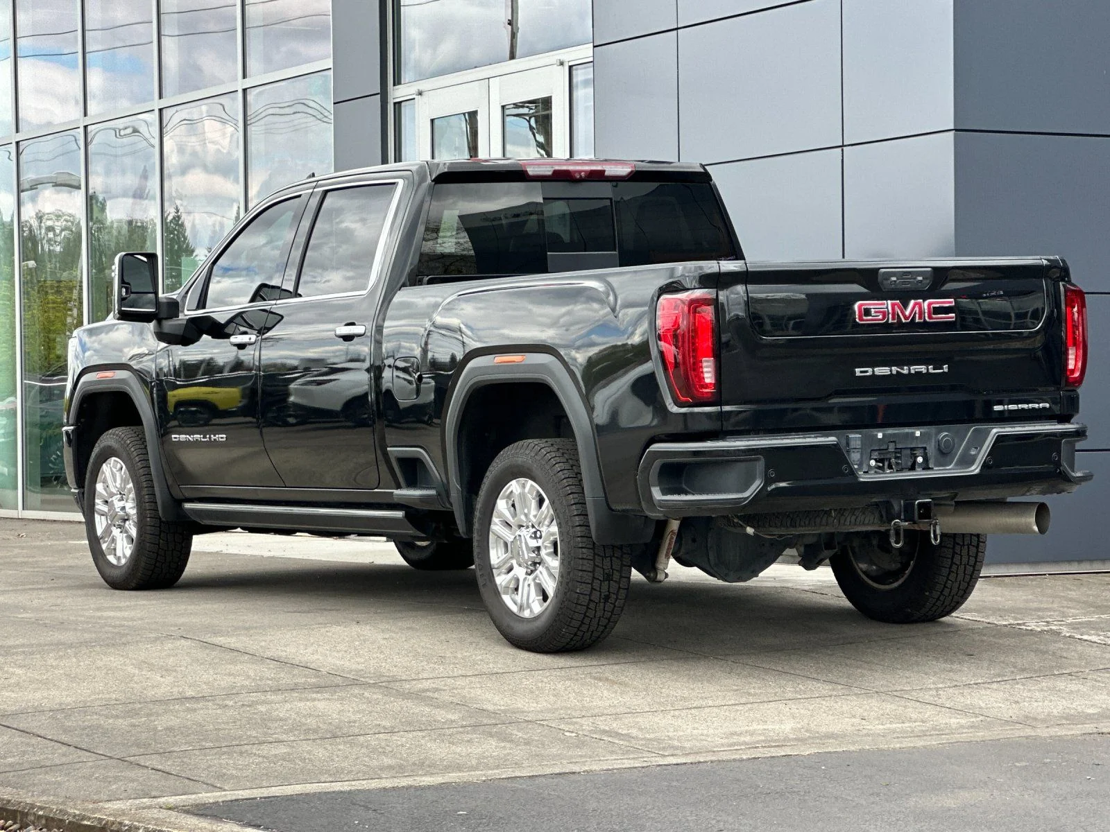 Used 2022 Ebony Twilight Metallic GMC Denali image 5
