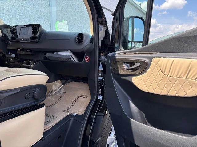 Used 2021 Black Mercedes-Benz Discovery Cross Country image 25