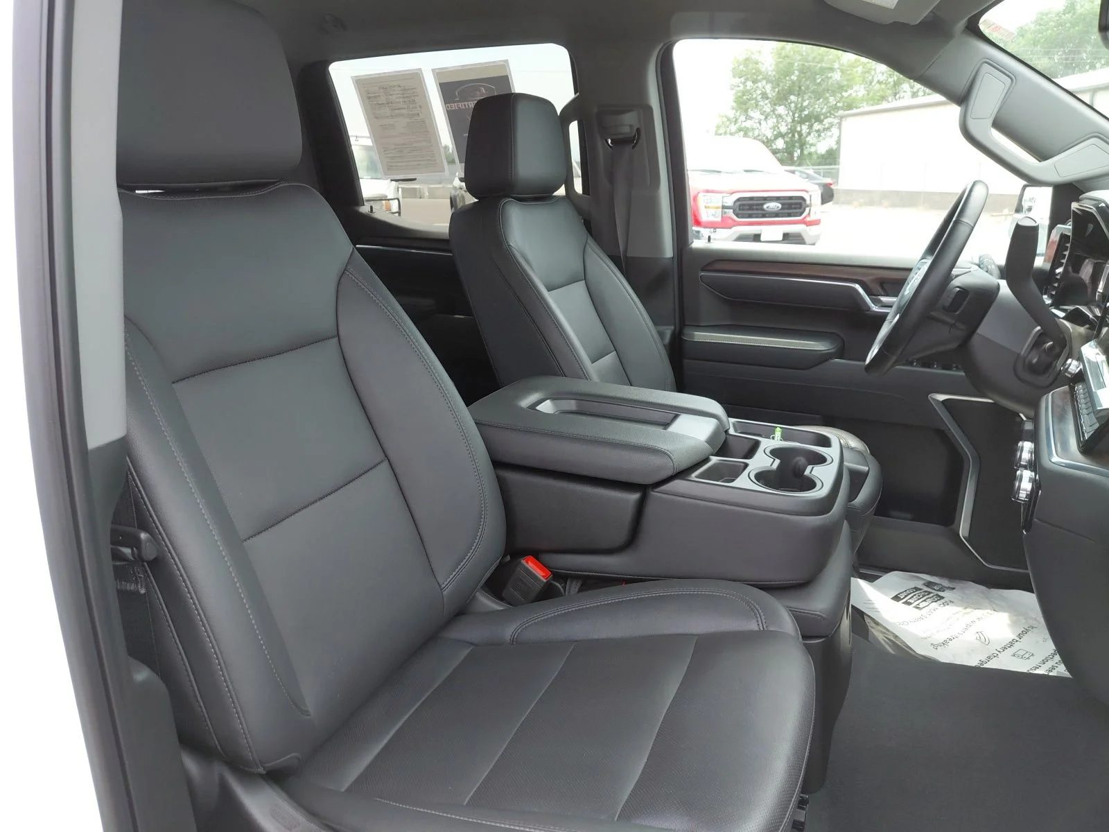 Used 2025 White GMC SLT image 35