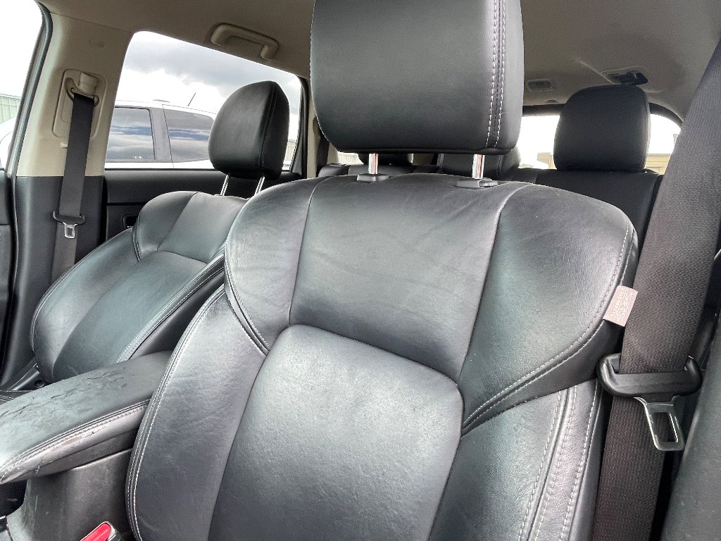 Used 2020 Pearl White Mitsubishi SE image 9