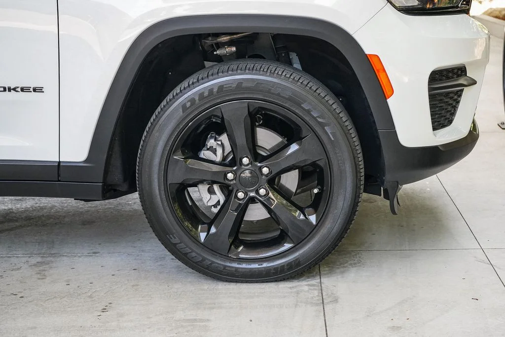 Used 2023 White Jeep Altitude X image 11