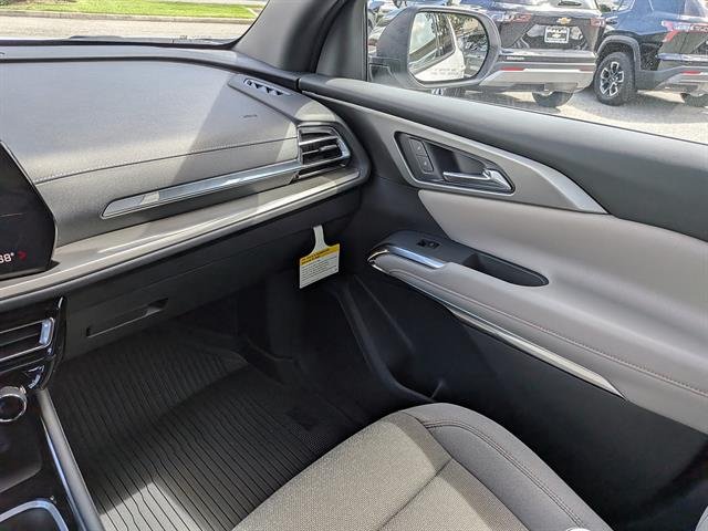 New 2027 Summit White Chevrolet LT image 16