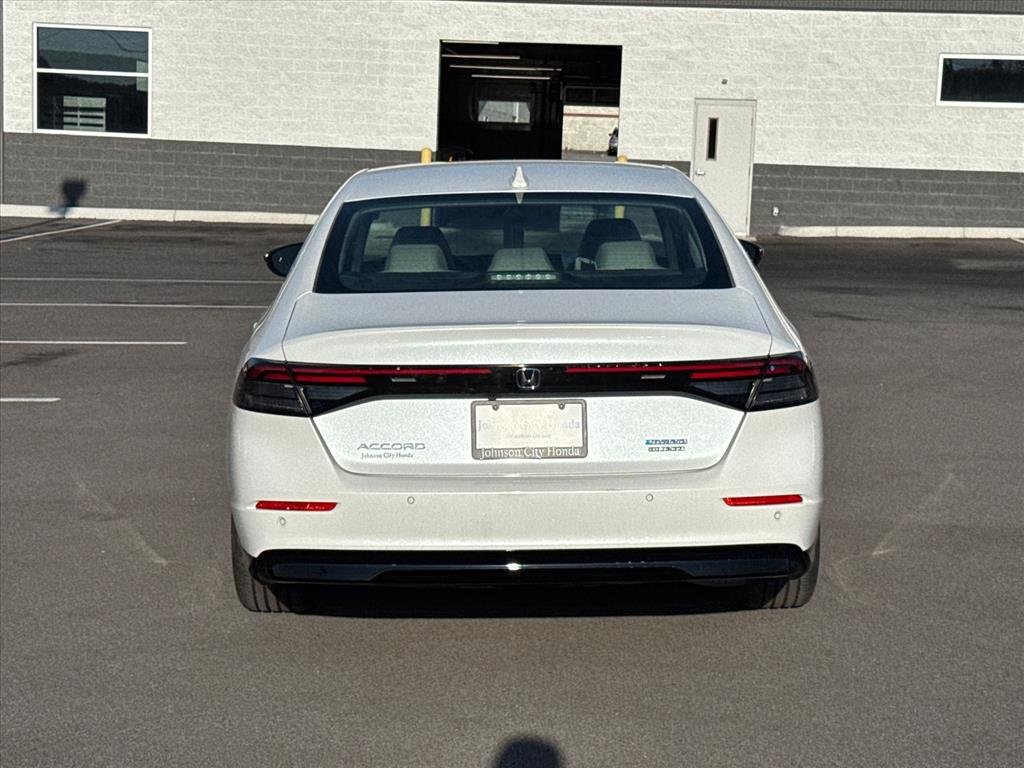 Used 2023 Platinum White Pearl Honda Touring image 5