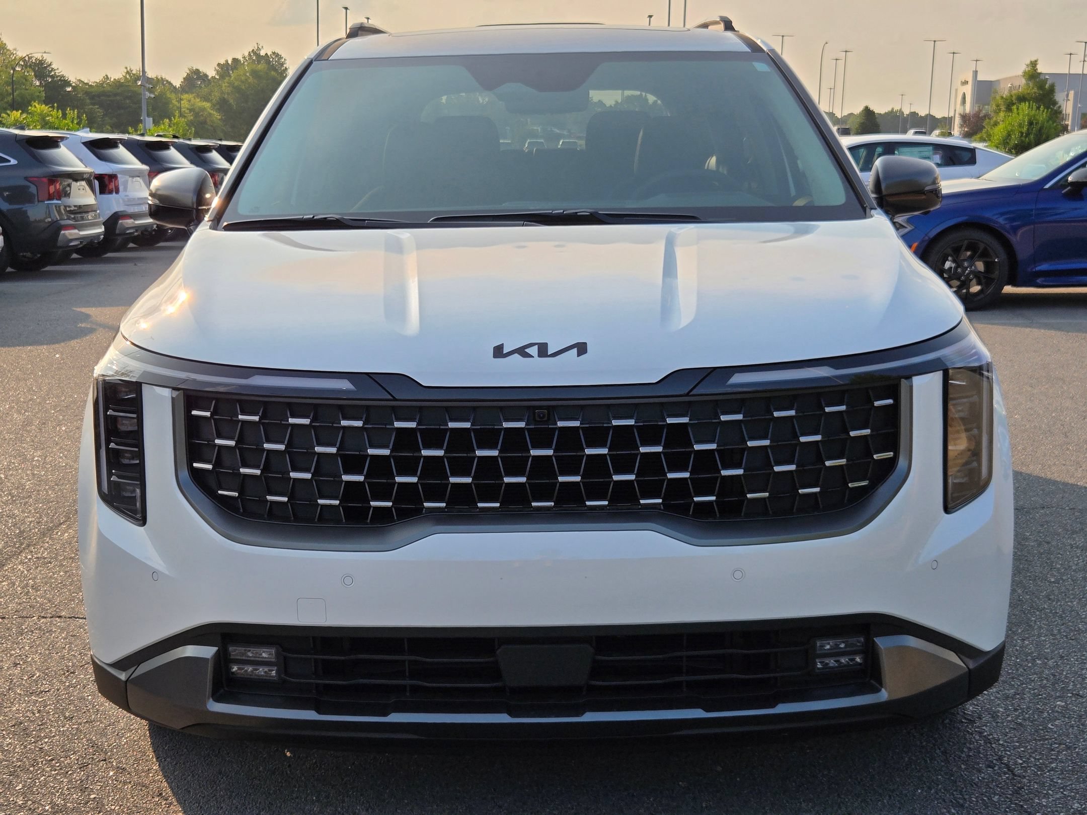 New 2027 Snow White Pearl Kia SX Prestige image 2