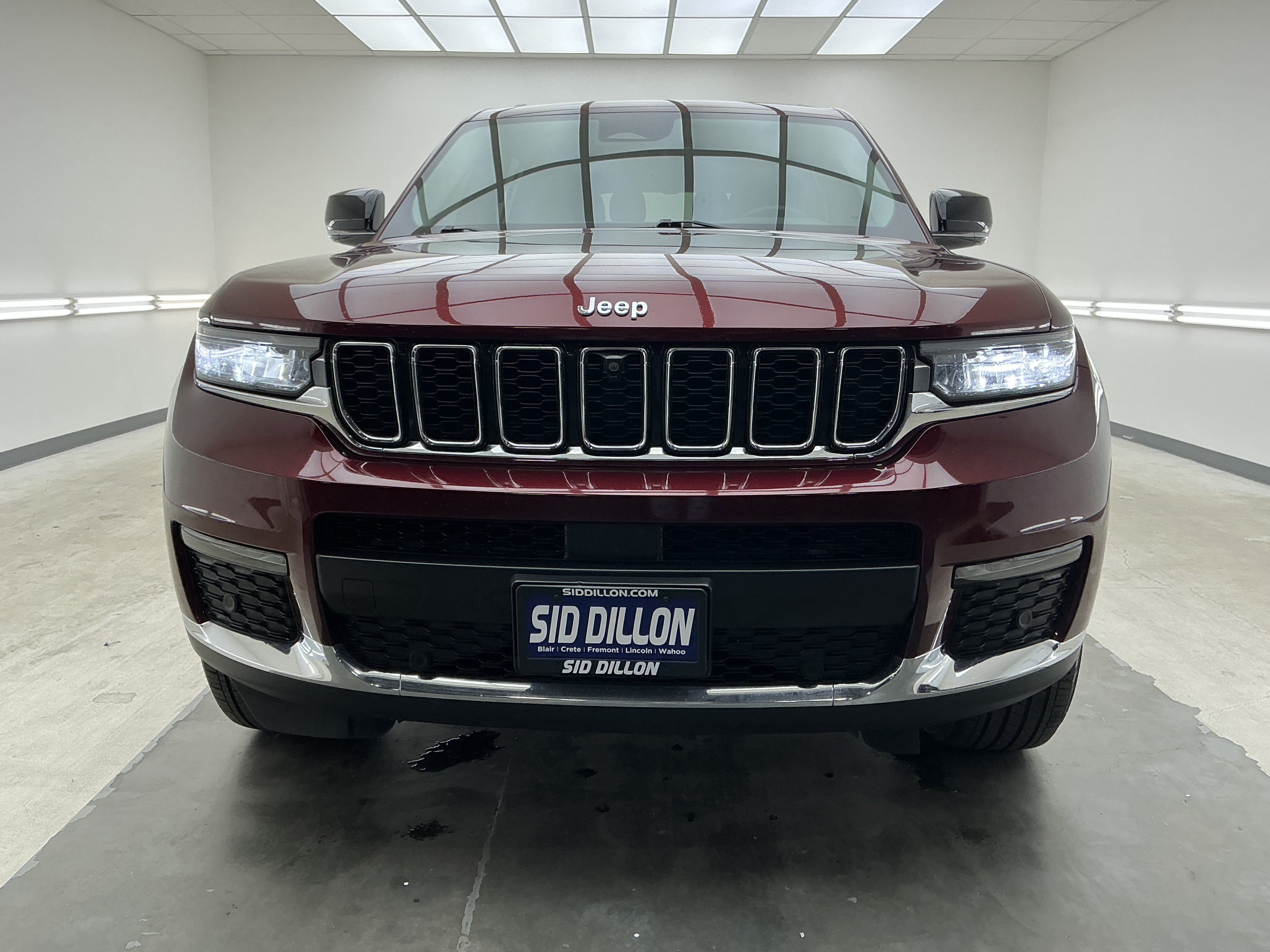 Used 2022 Velvet Red Pearlcoat Jeep Limited image 2