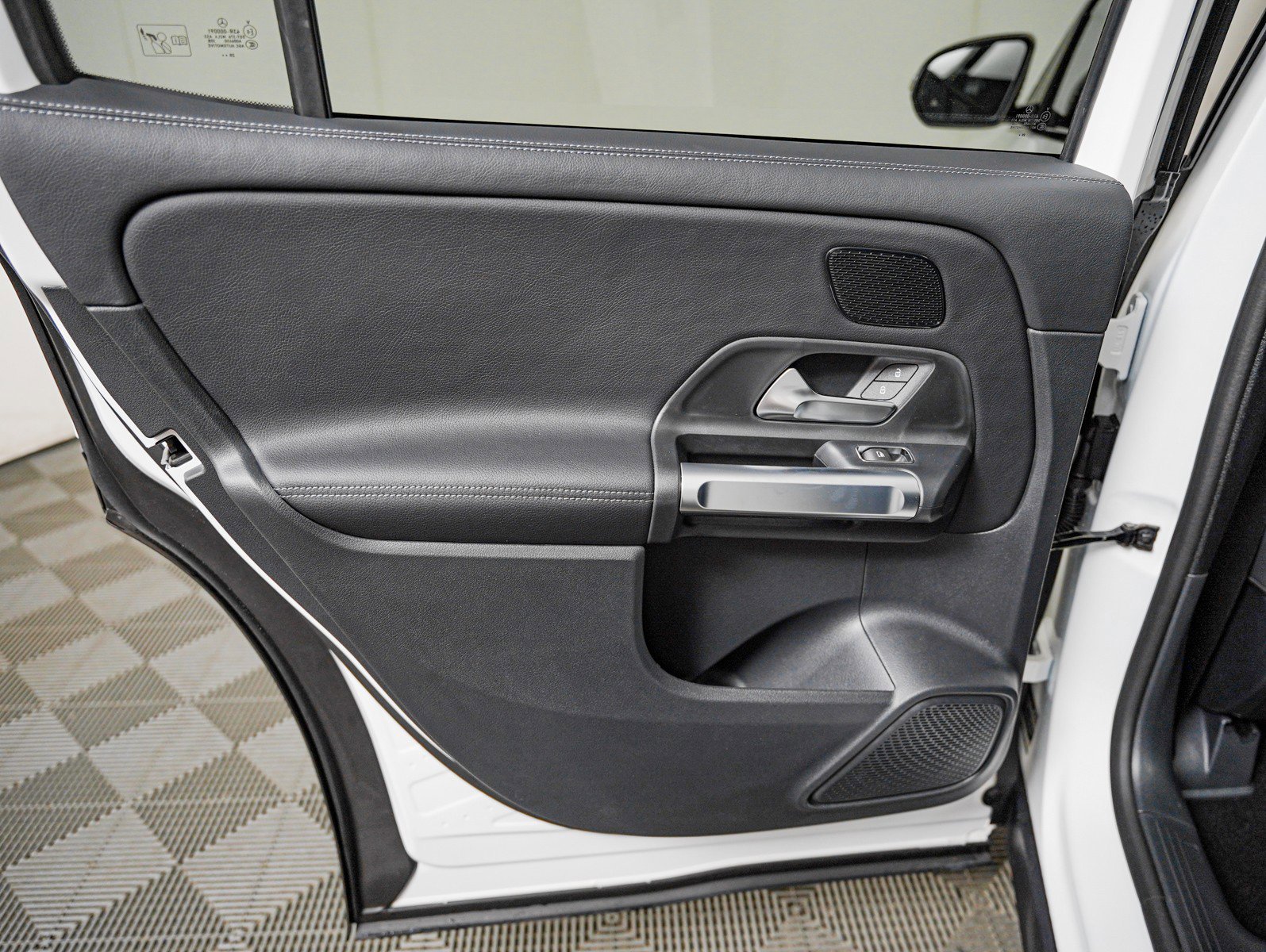 New 2026 Polar White Mercedes-Benz GLB 250 image 24