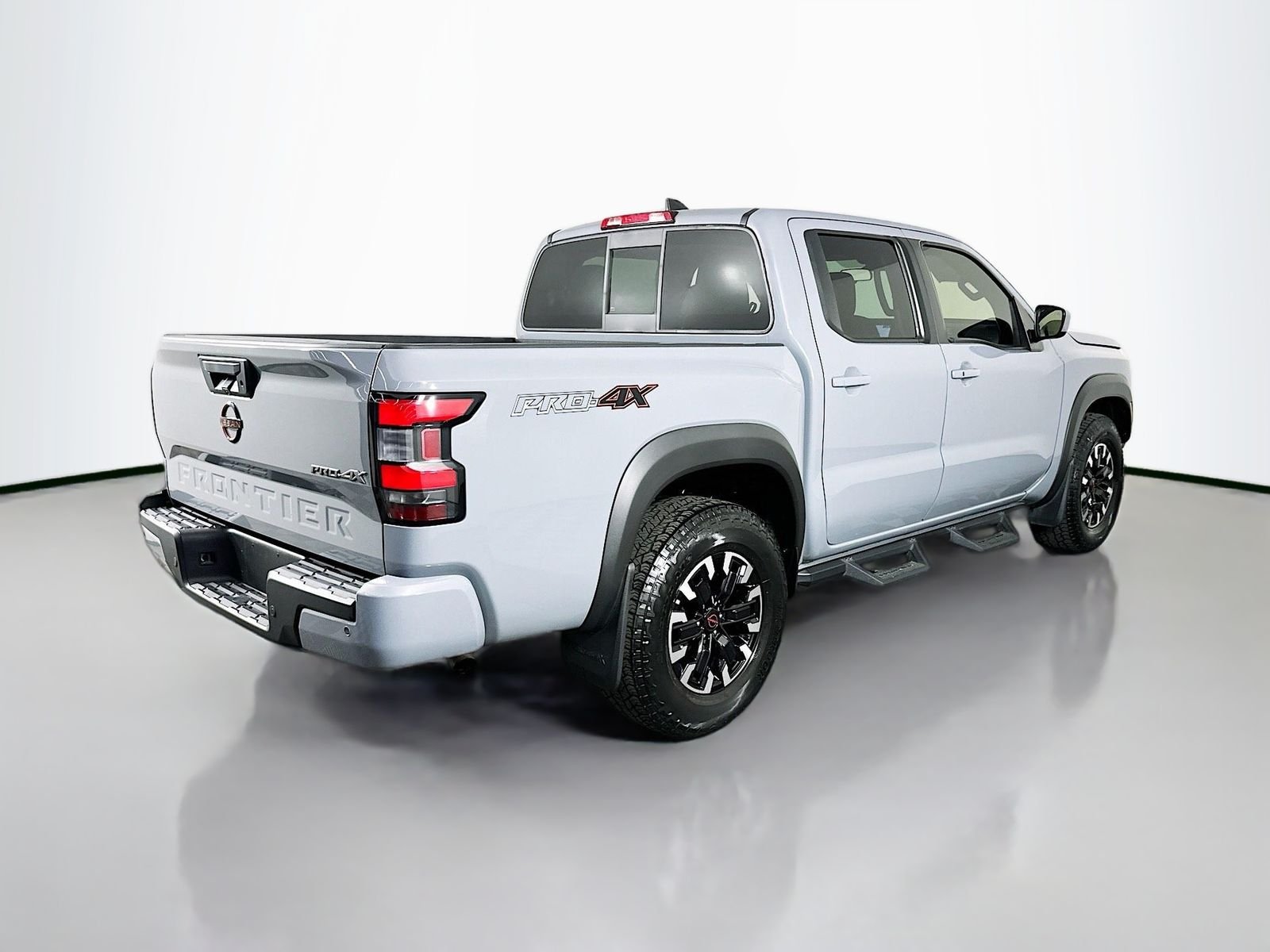 Used 2022 Boulder Gray Pearl Nissan PRO-4X image 7