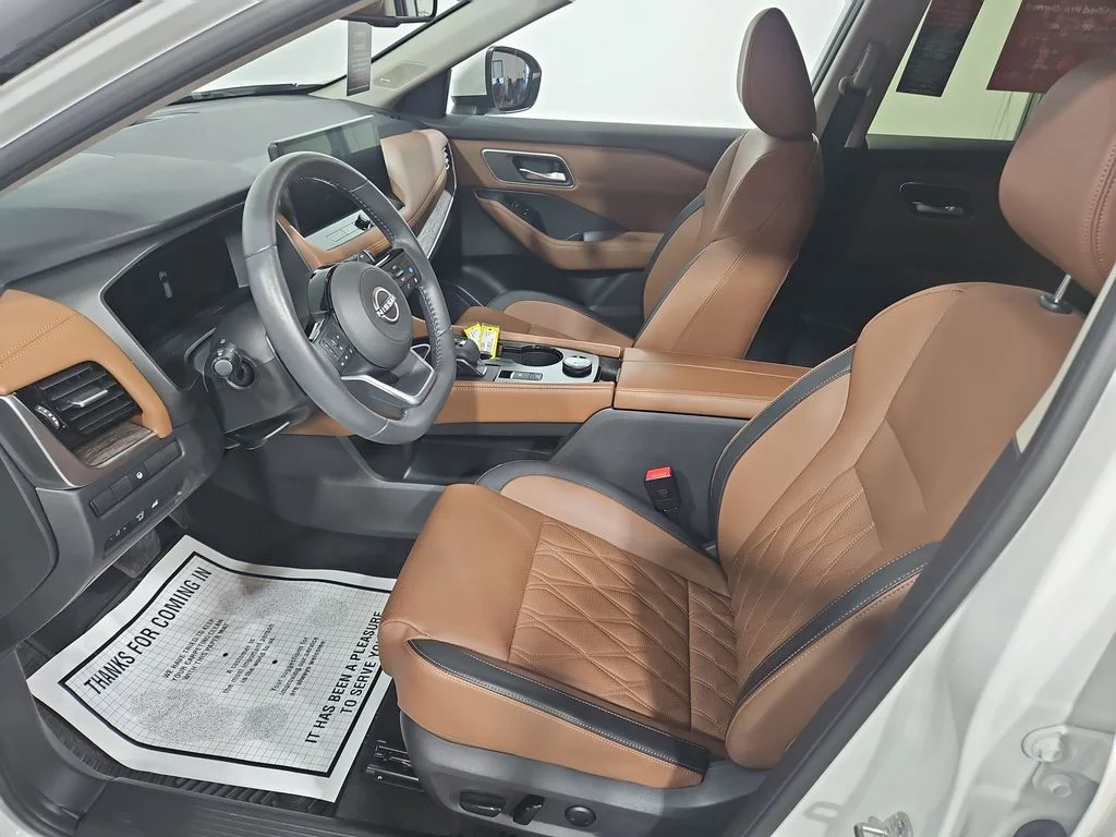 Used 2024 White Nissan Platinum image 11