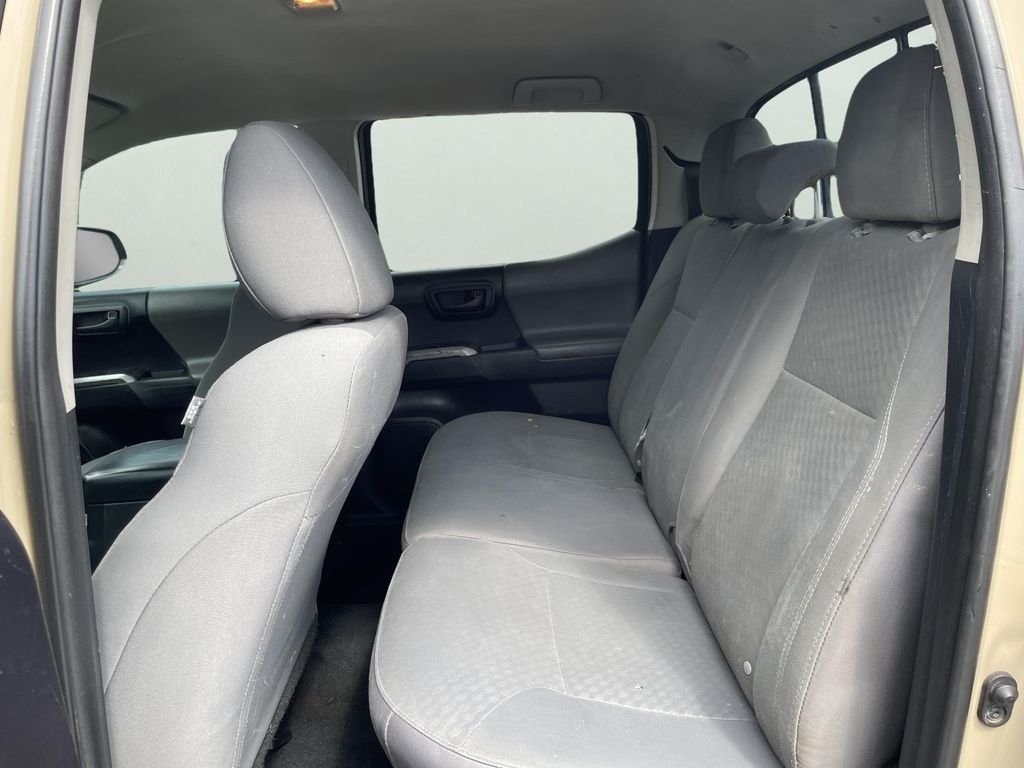 Used 2020  Toyota SR5 image 9