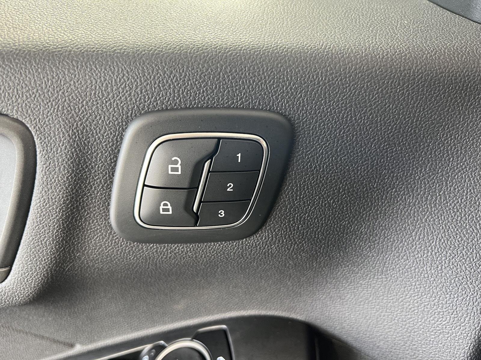 Used 2023 Iconic Silver Ford Active image 7