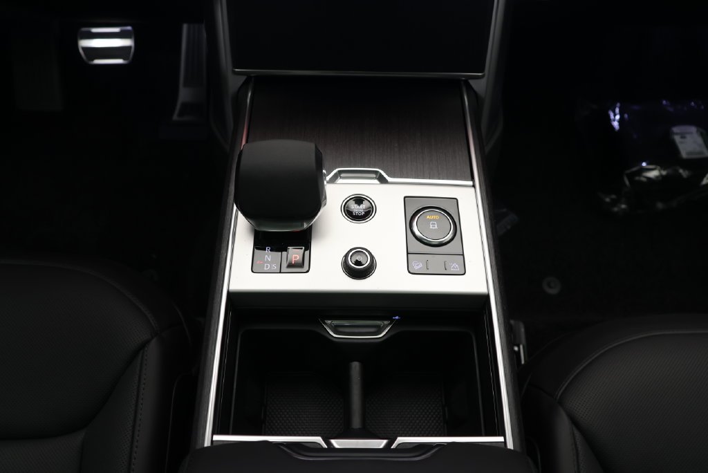 New 2027 Fuji White Land Rover SE image 21