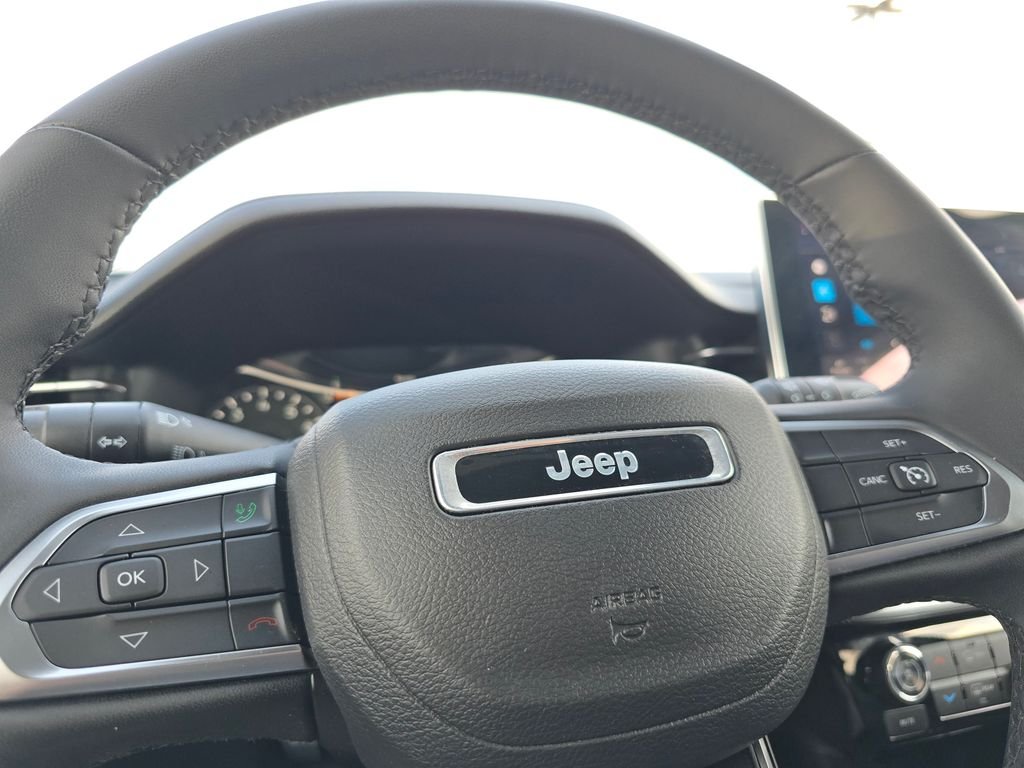 Used 2023 Black Jeep Latitude Lux image 22