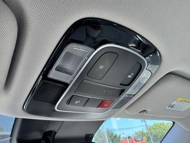 Used 2025 White Hyundai SEL image 36