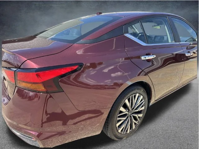 Used 2025 Red Nissan 2.5 SV image 22