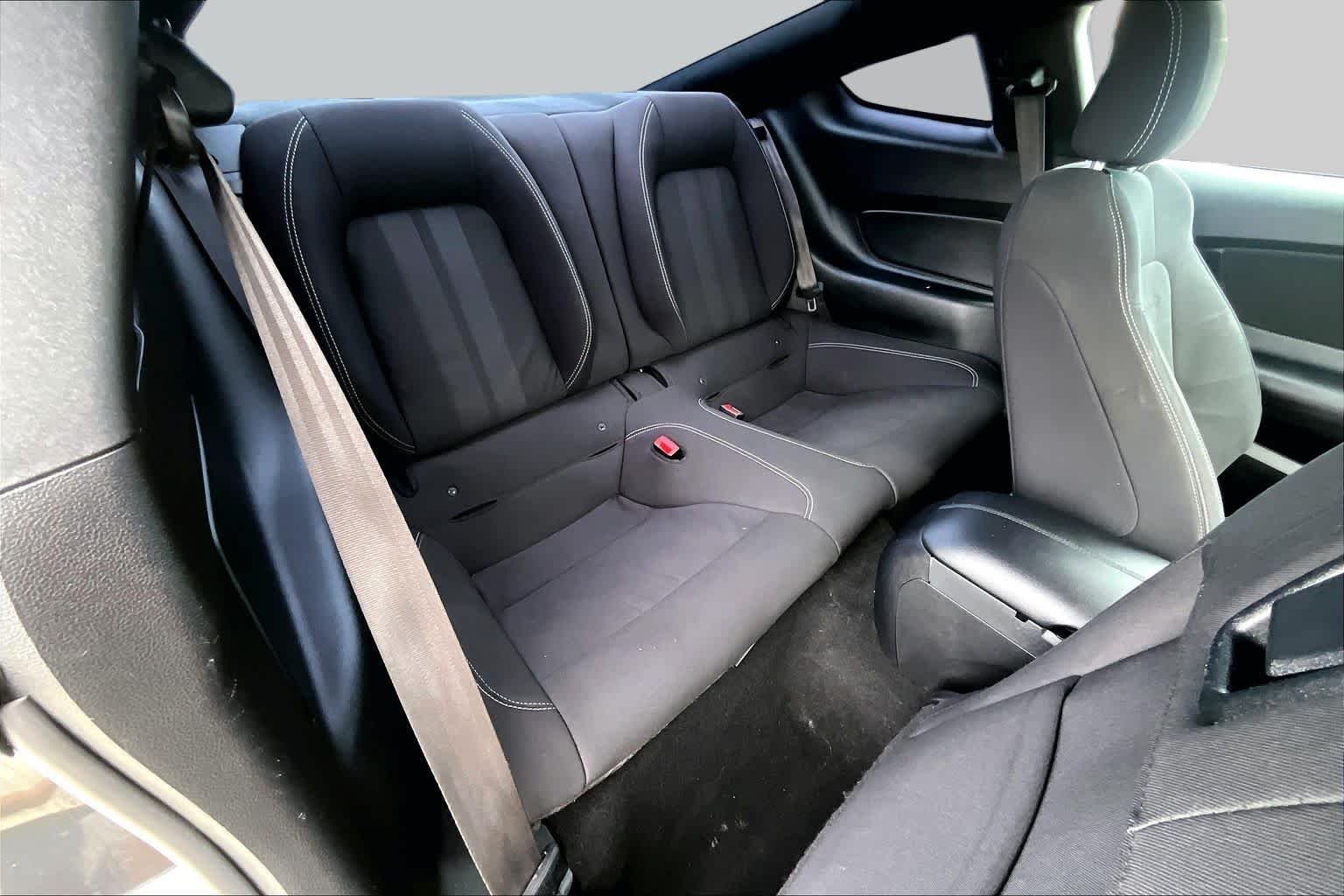 Used 2019 Magnetic Metallic Ford GT image 18