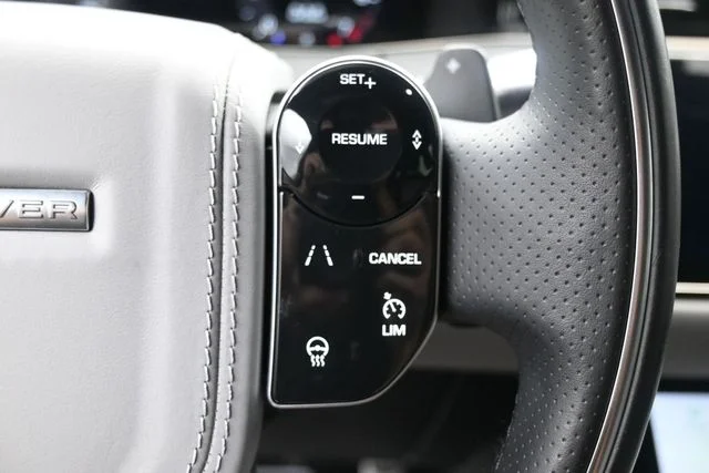 Used 2020  Land Rover First Edition image 18