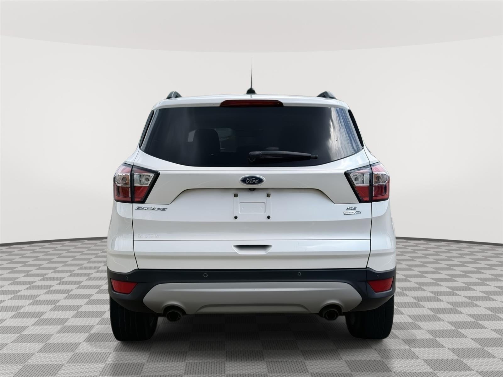 Used 2017 White Platinum Metallic Tri-Coat Ford SE image 5