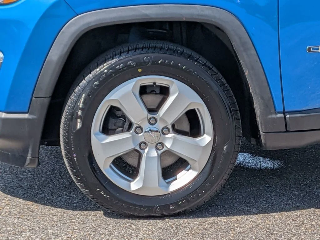 Used 2019 Blue Jeep Latitude image 11