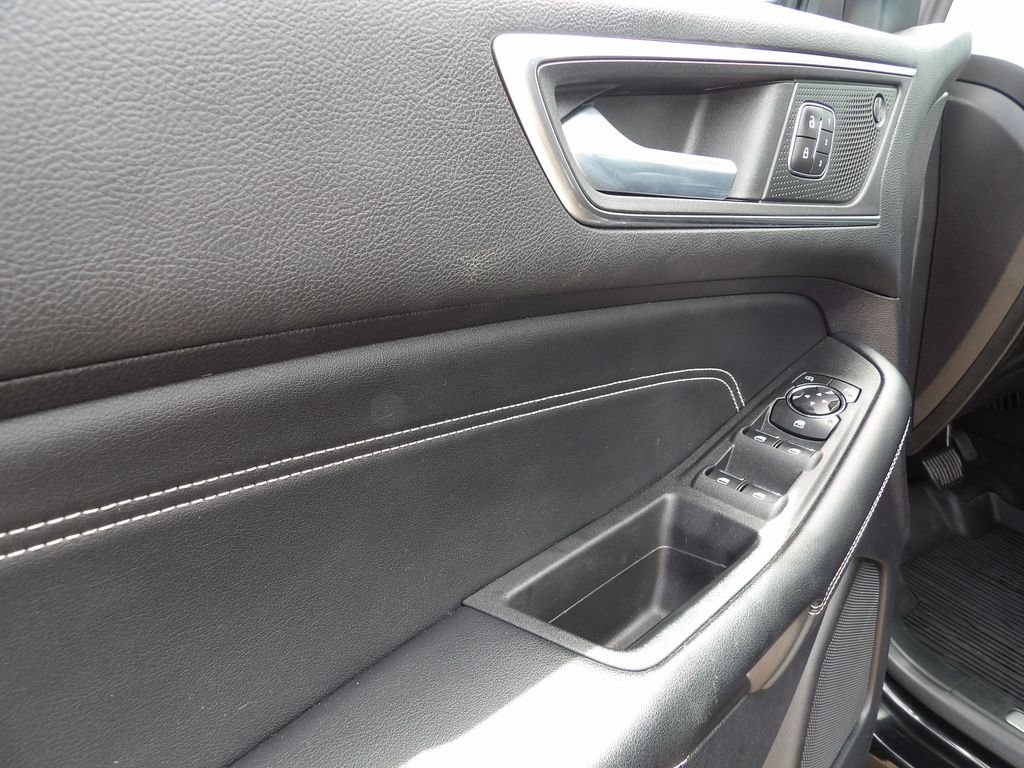 Used 2022 Black Metallic Ford Titanium image 20