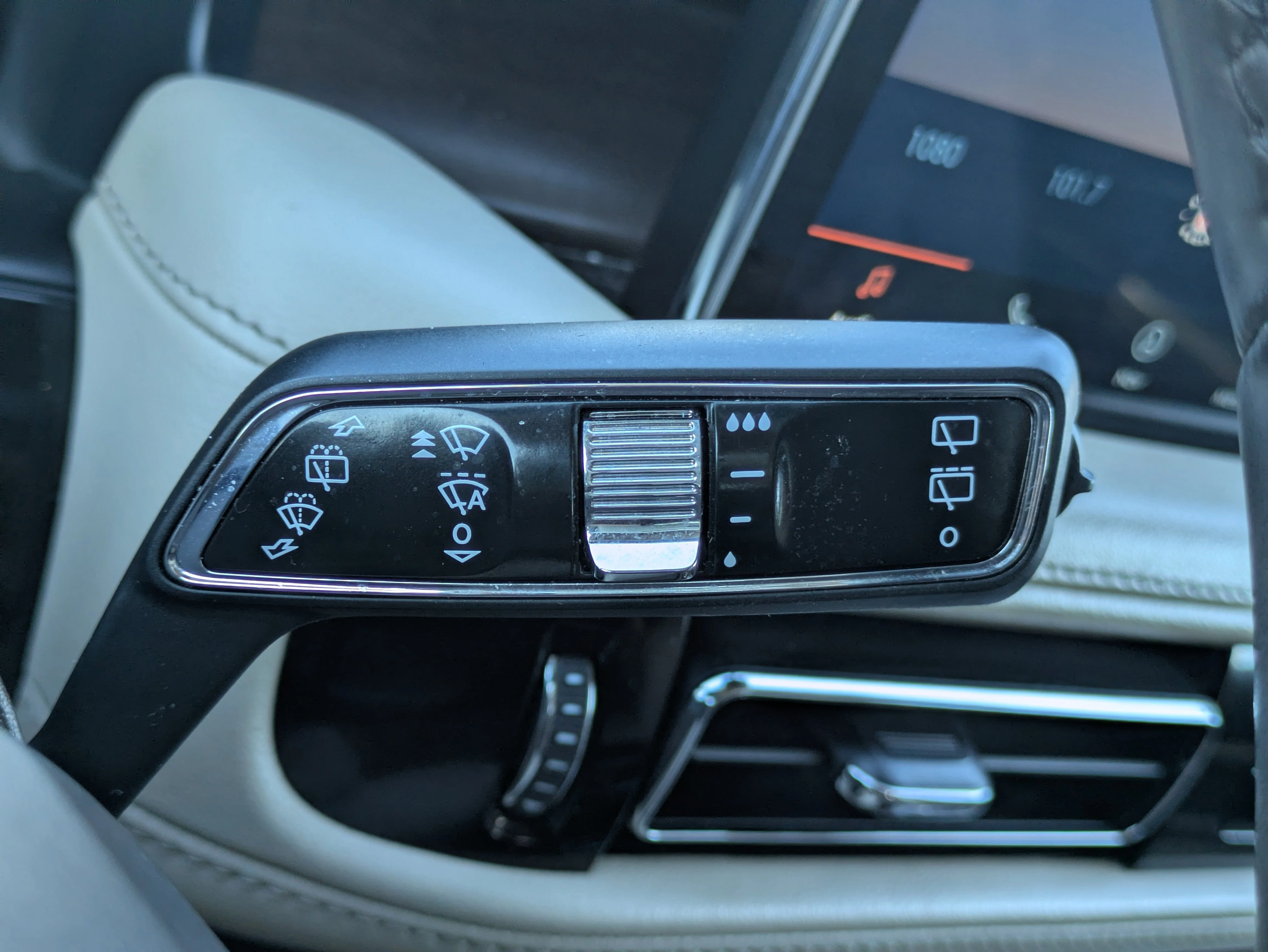 Used 2023 Infinite Black Clearcoat Metallic Lincoln Reserve w/Panoramic Moonroof, Htd & Cld Premium Leather, 13.5 Screen, & 360 Camera image 29