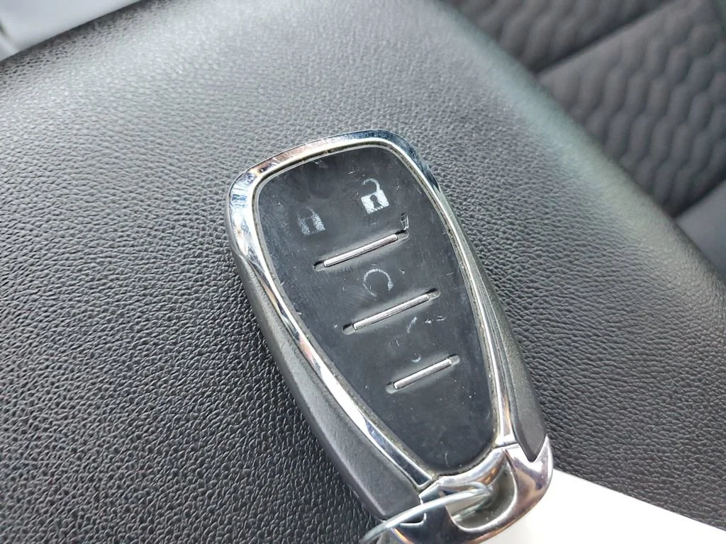 Used 2019 IRIDESCENT PEARL TRICOAT Chevrolet LT image 23