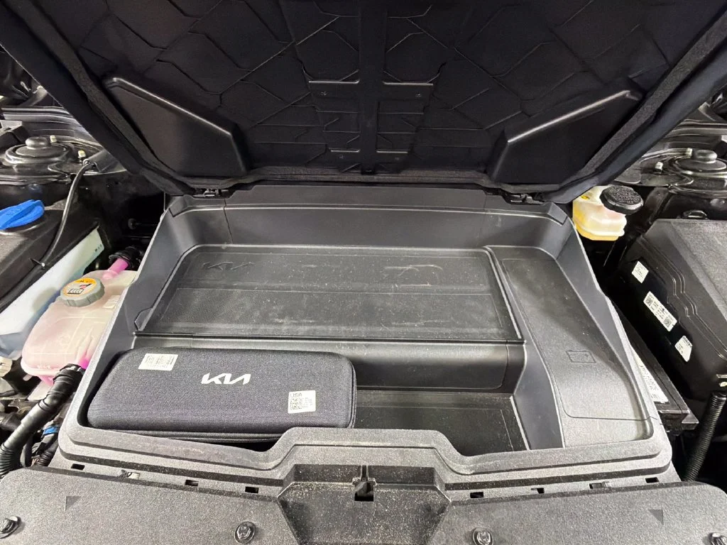 Used 2024 Black Kia Wind image 39