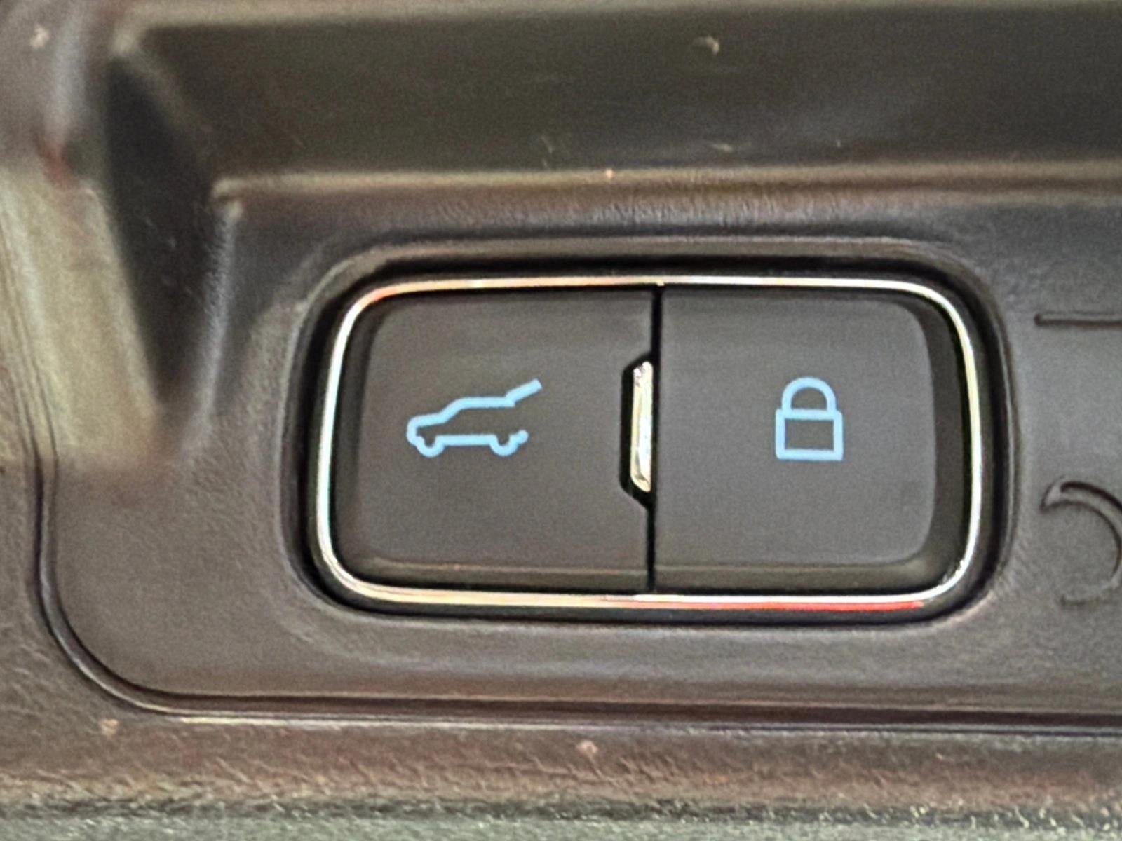 Used 2025 Agate Black Metallic Ford ST-Line image 20