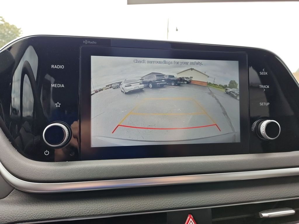 Used 2021 Black Hyundai SE image 22