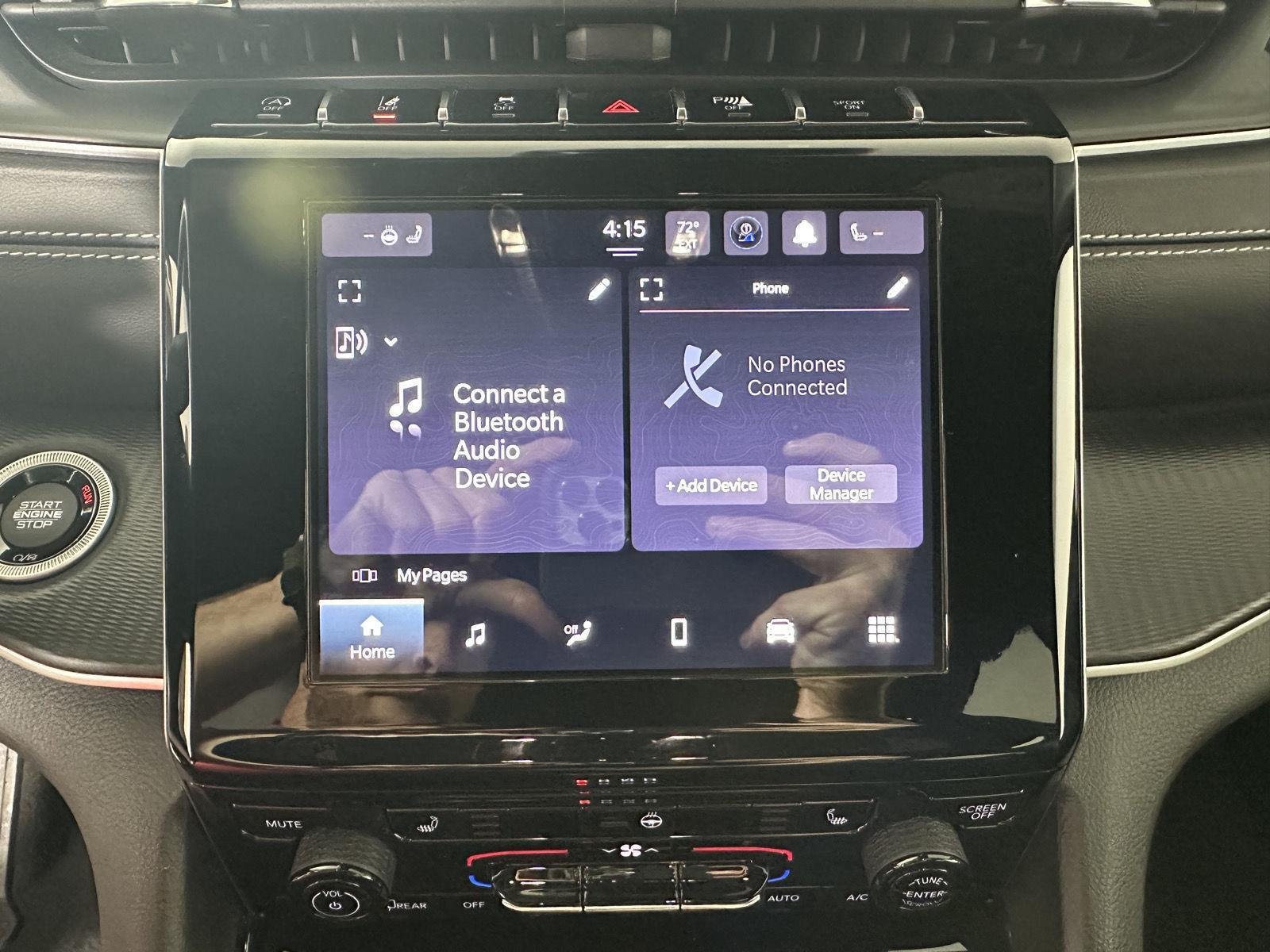 Used 2023 Diamond Black Crystal Pearlcoat Jeep Altitude image 14