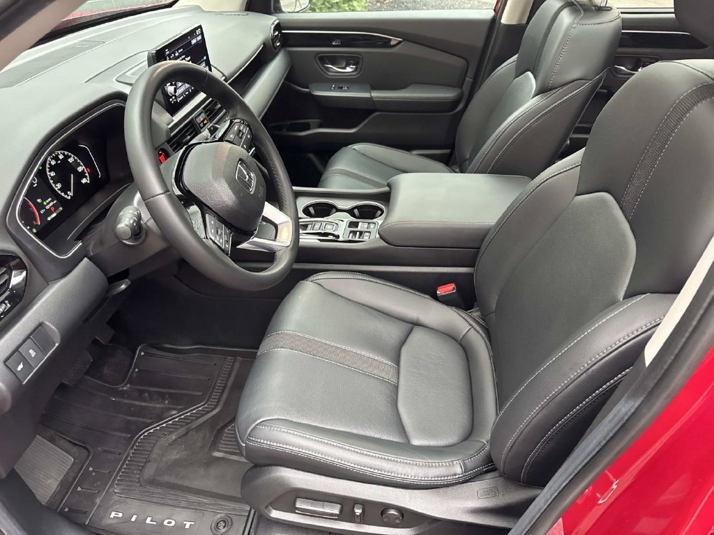 Used 2025 Red Honda Touring image 22