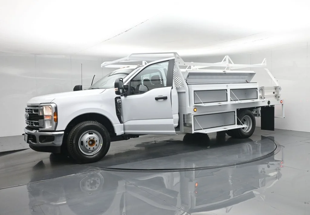 New 2026 Oxford White Ford XL image 4