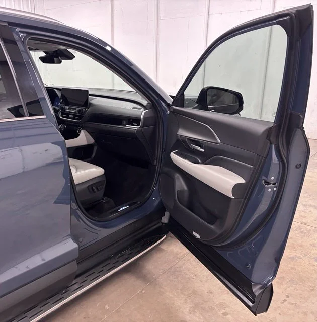 Used 2025 White Toyota XLE image 17
