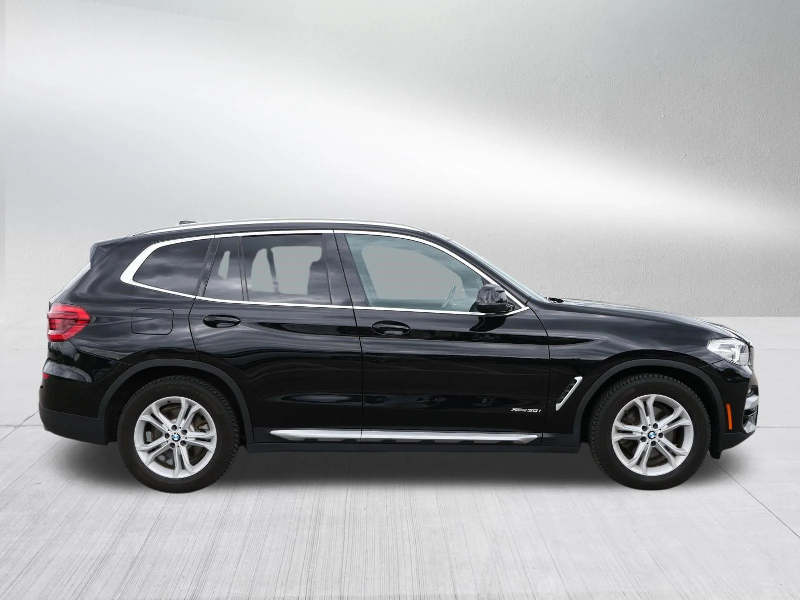 Used 2018 Jet Black BMW xDrive30i image 8