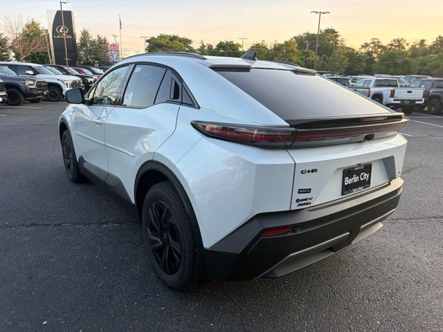 New 2026 Wind Chill Pearl <sup>1</sup> Toyota  SE image 9