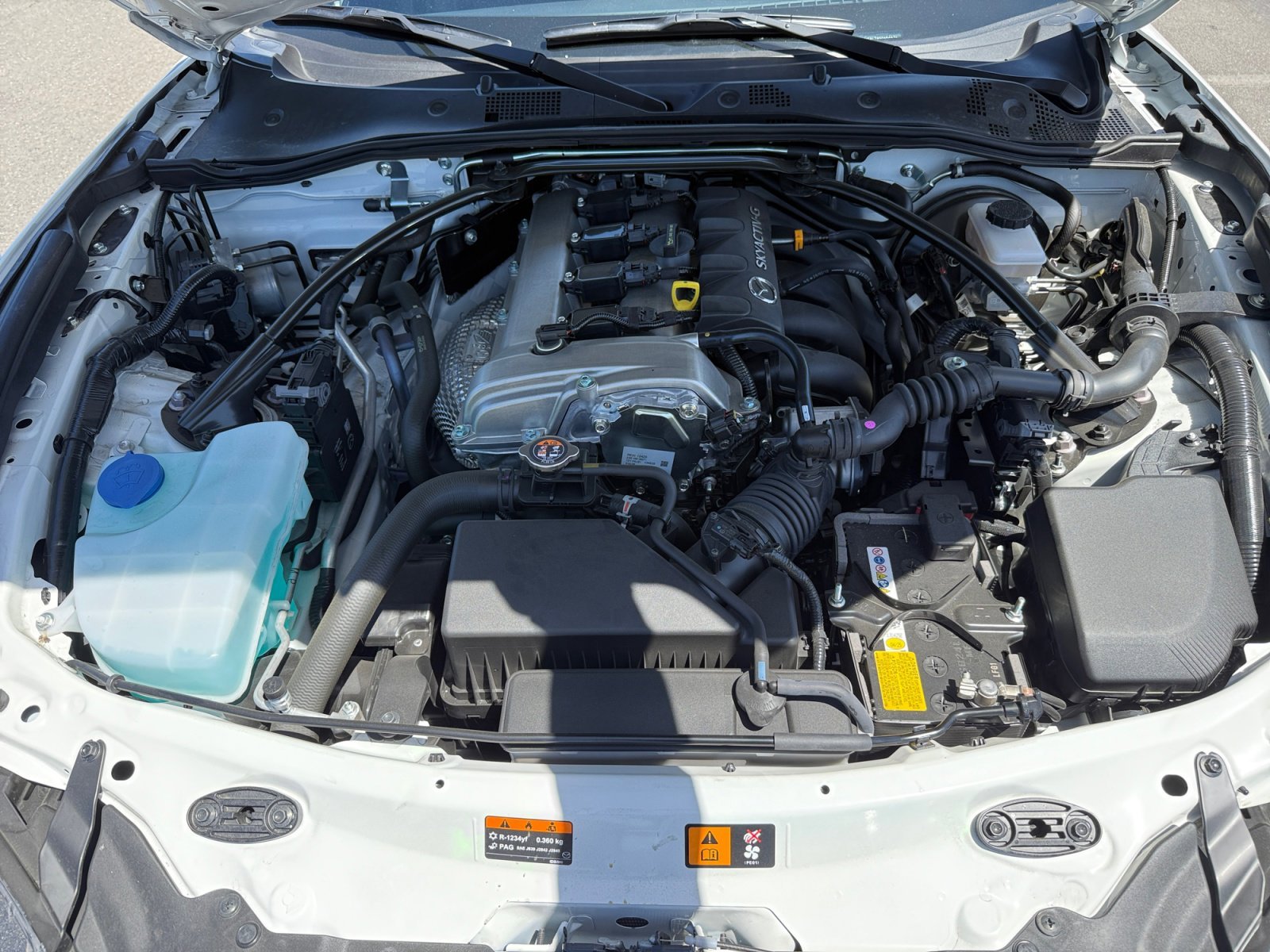 Certified Used 2025 Snowflake White Pearl Mazda Club image 20
