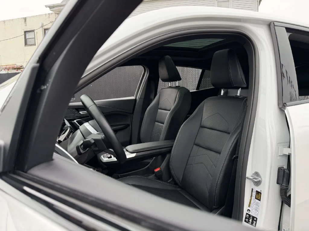 Used 2026 White BMW xDrive28i image 27