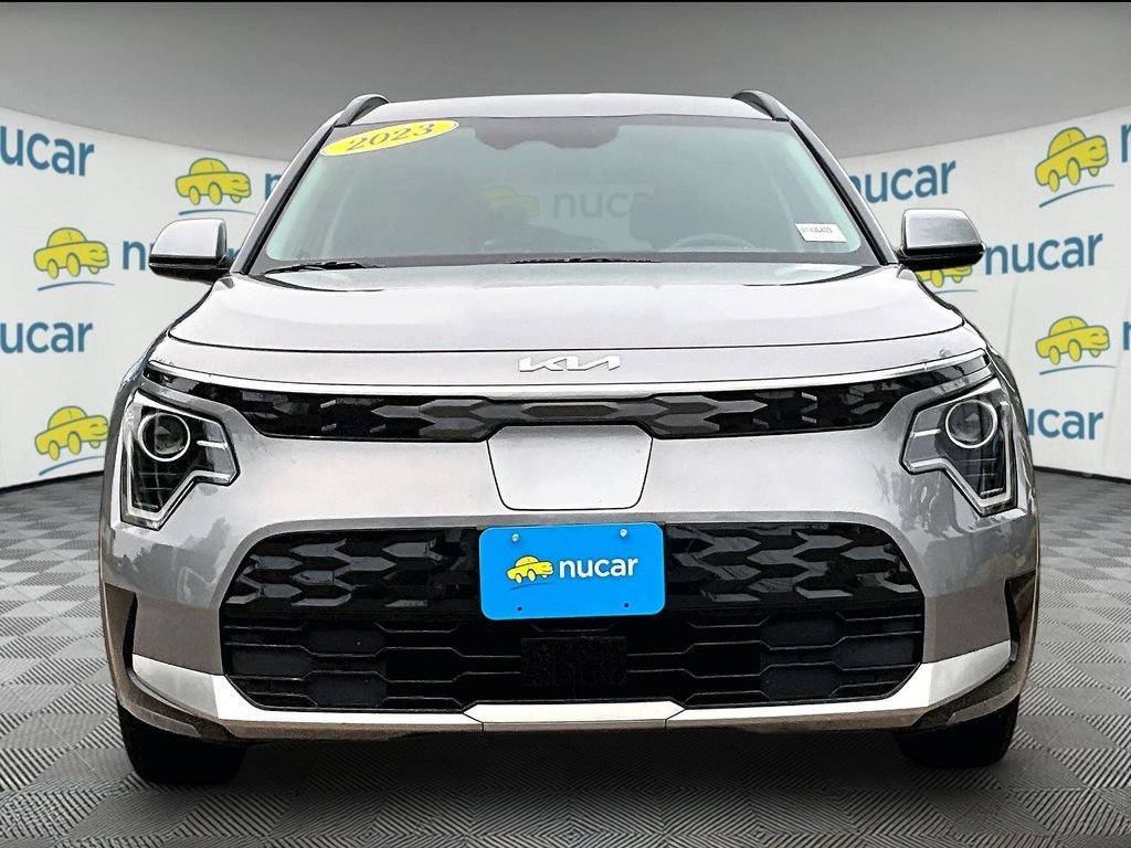 Used 2023 Gray Kia Wind image 2