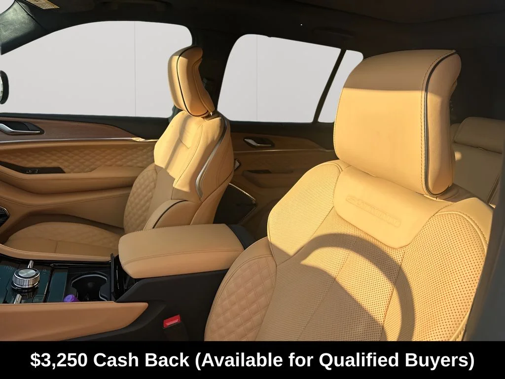 New 2025 Silver Zynith Exterior Paint Jeep Summit Reserve image 31