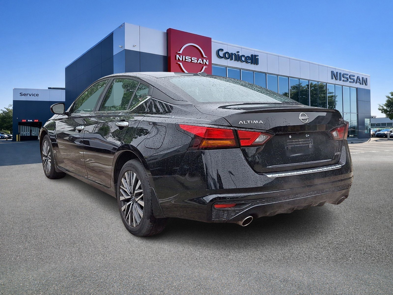 Used 2023 Super Black Nissan 2.5 SV image 3