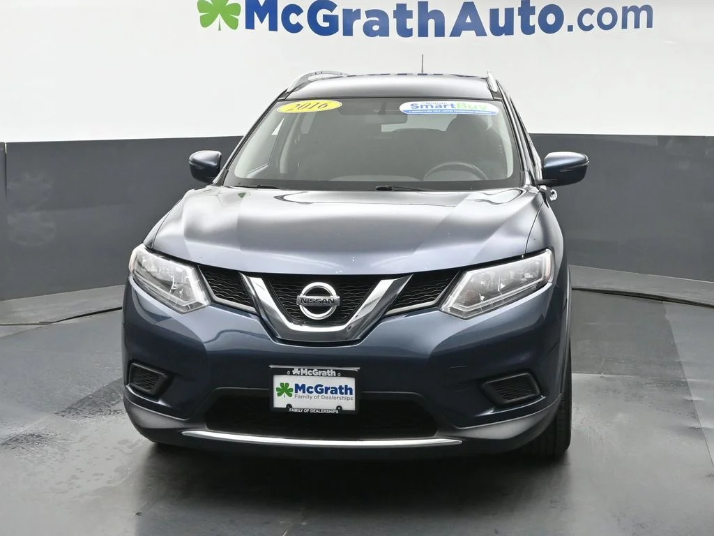 Used 2016 Blue Nissan S image 6