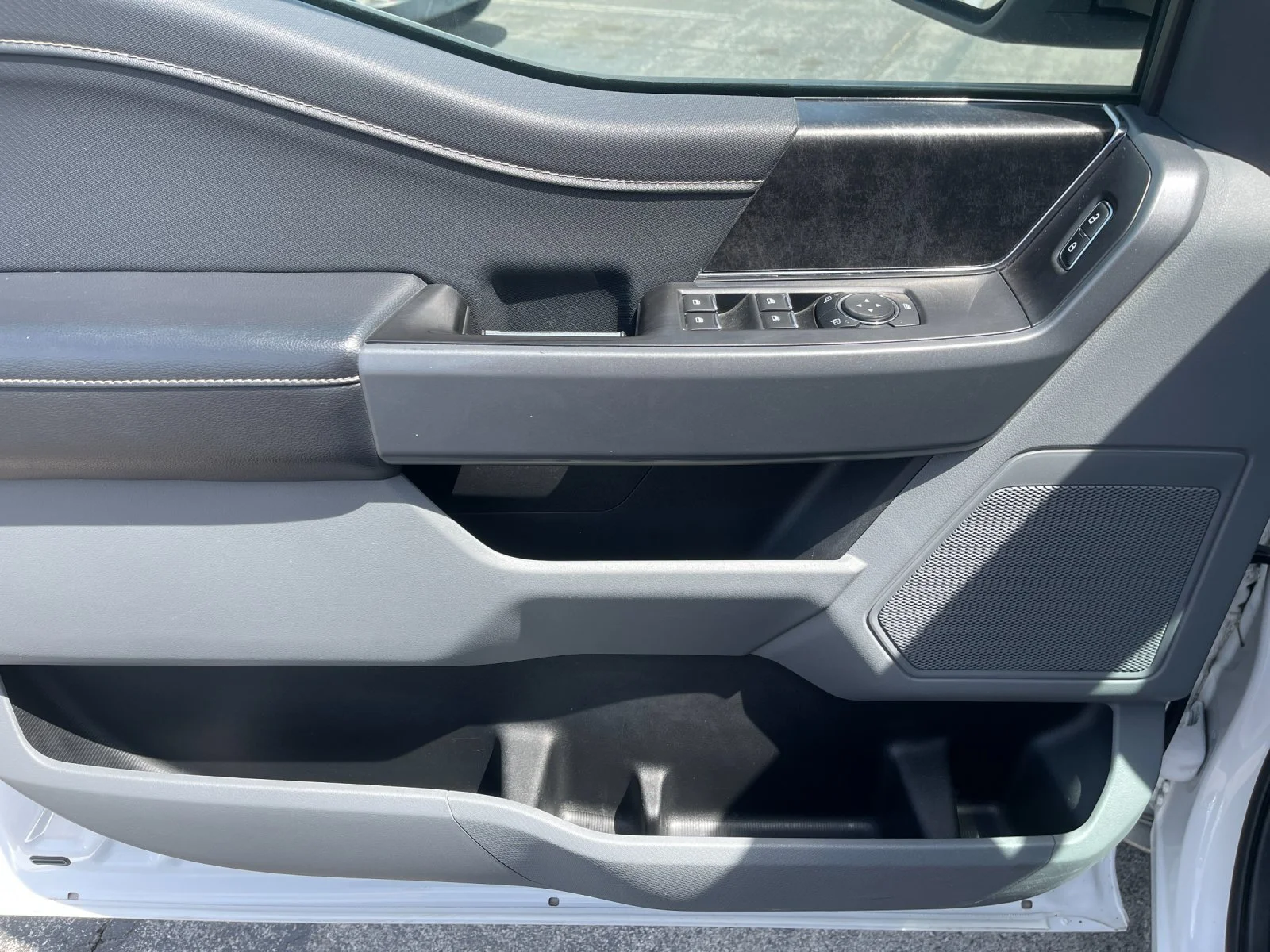 Used 2021 White Ford XLT image 12