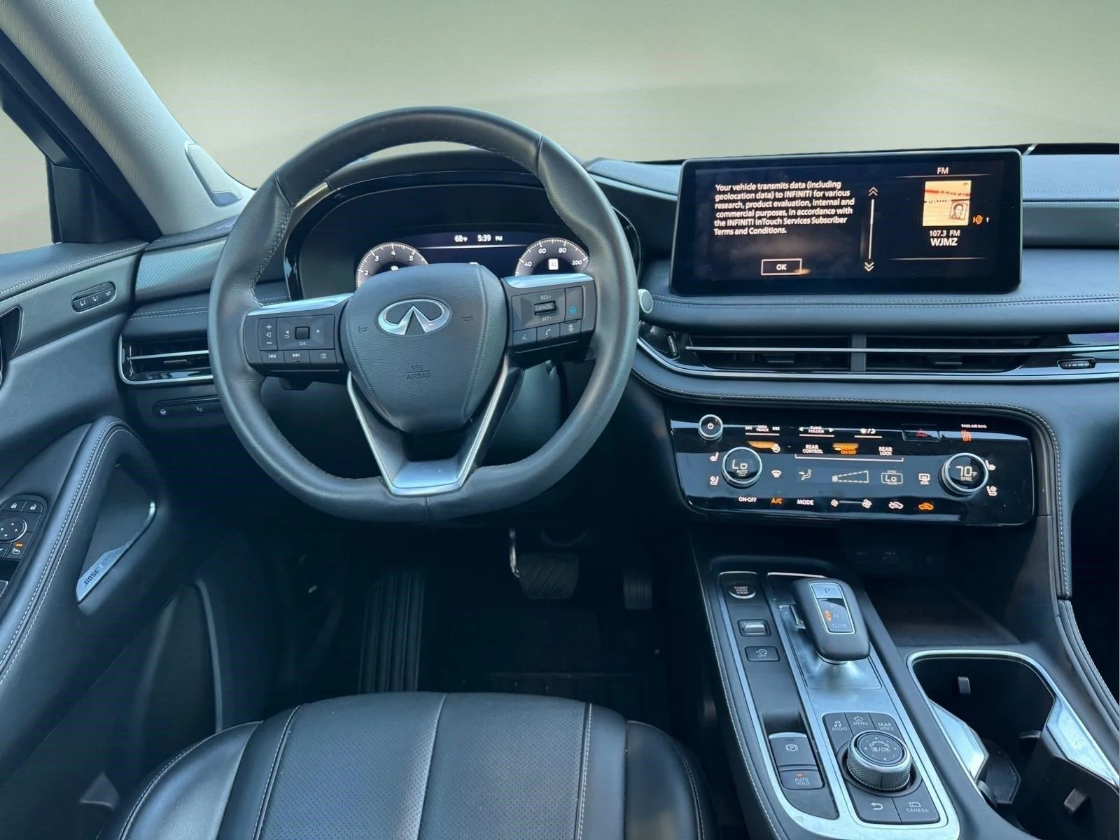 Used 2025 Majestic White INFINITI LUXE image 17