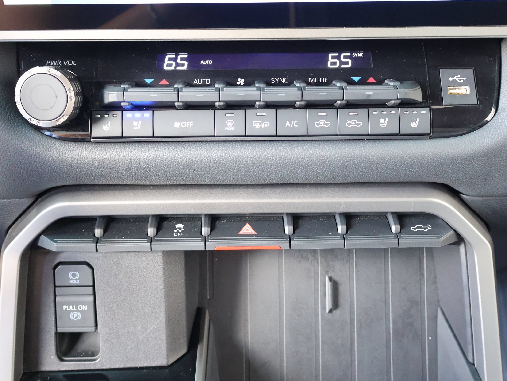 2025 Toyota Tundra Limited - Photo 19