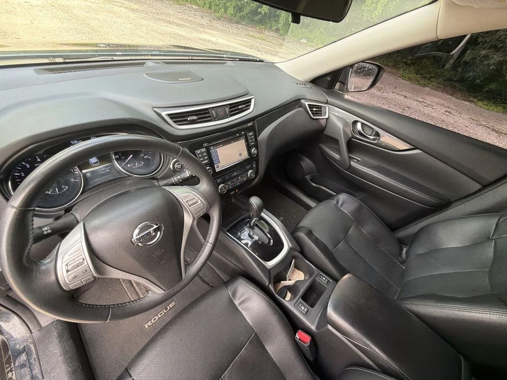 Used 2016 Blue Nissan SL image 19