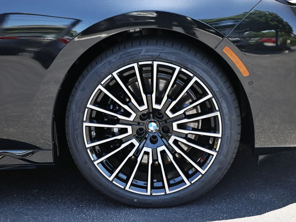 New 2026 Black Sapphire Metallic BMW 760i xDrive image 5