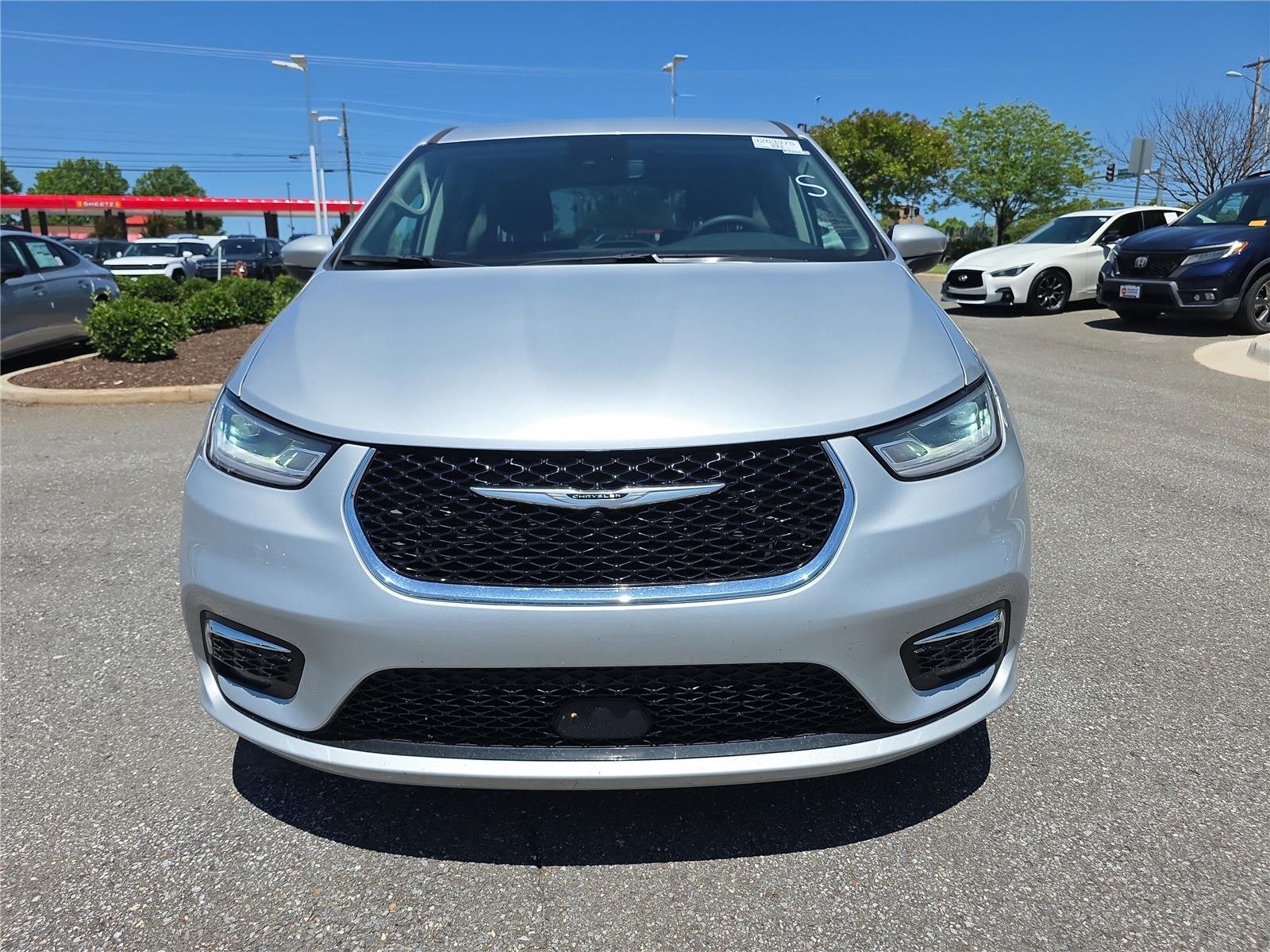 Used 2023 Silver Mist Clearcoat Chrysler Touring L image 11