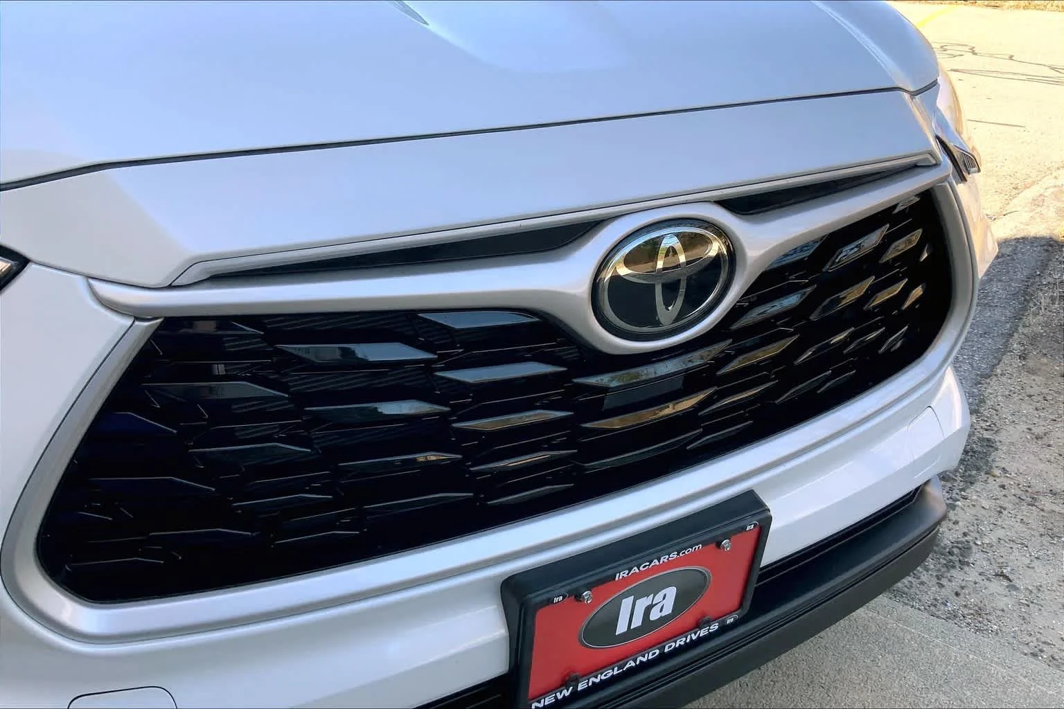 Used 2023 Wind Chill Pearl Toyota XLE image 32